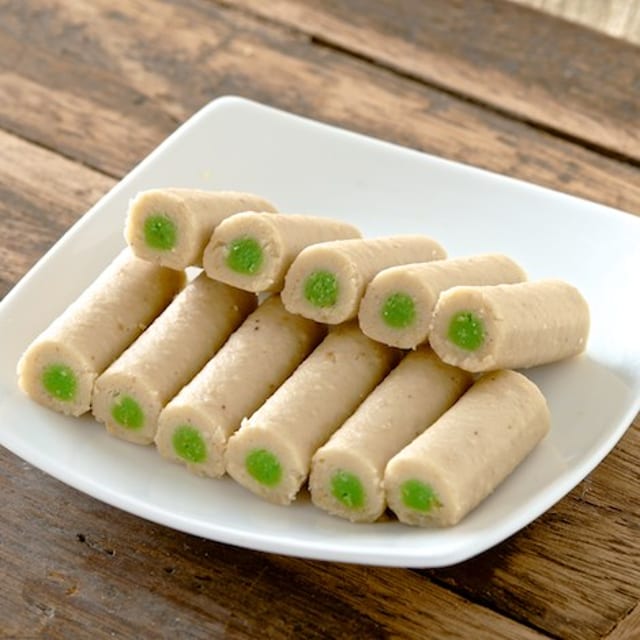 Kaju Pista Roll.